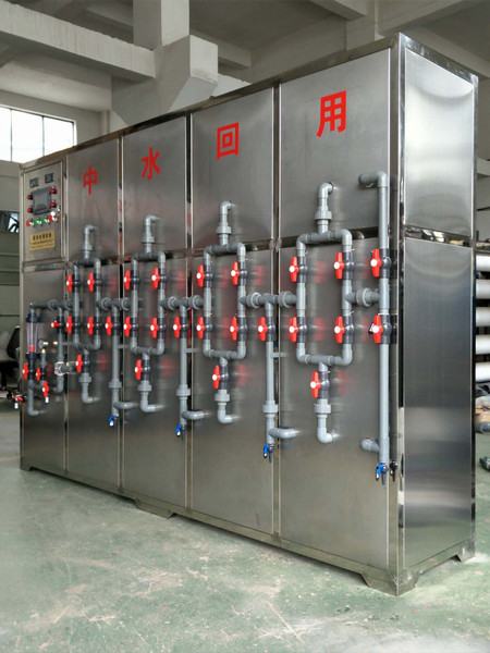 电镀槽边废水回用设备：
本设备是在电镀槽边在线处理，处理后直接回用的设备，大流量无限循环，能节约用水65%，能使处理后的水质比处理前好10倍左右，并且再生时间长，占地面积小，是一种新型节能设备。
